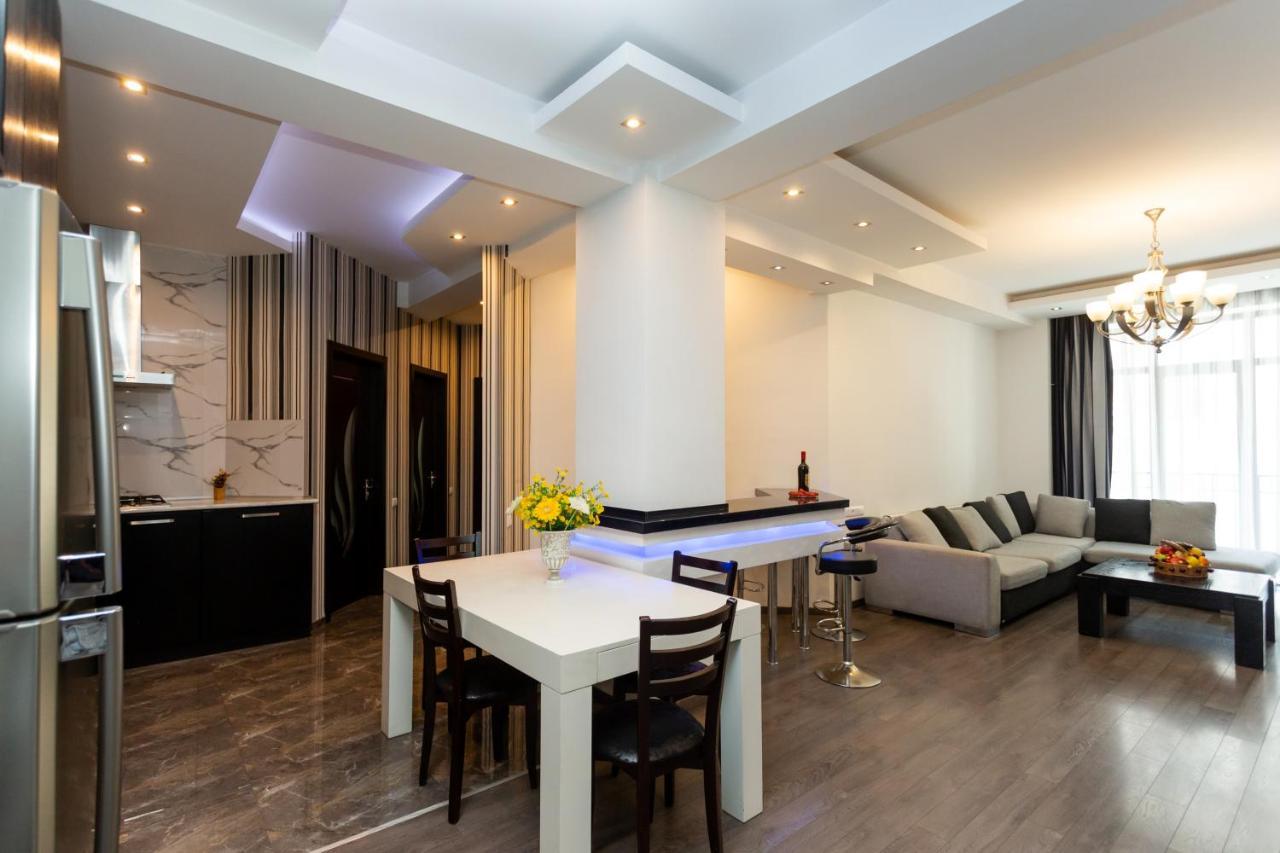 Two Bedroom Apartment In The City Center Tbilisi Exterior photo