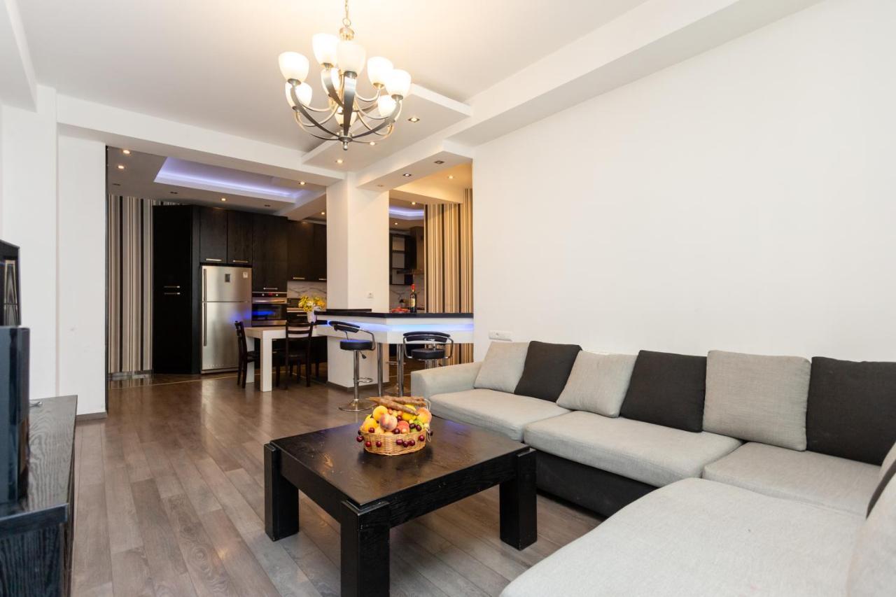 Two Bedroom Apartment In The City Center Tbilisi Exterior photo