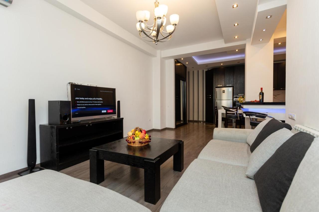 Two Bedroom Apartment In The City Center Tbilisi Exterior photo