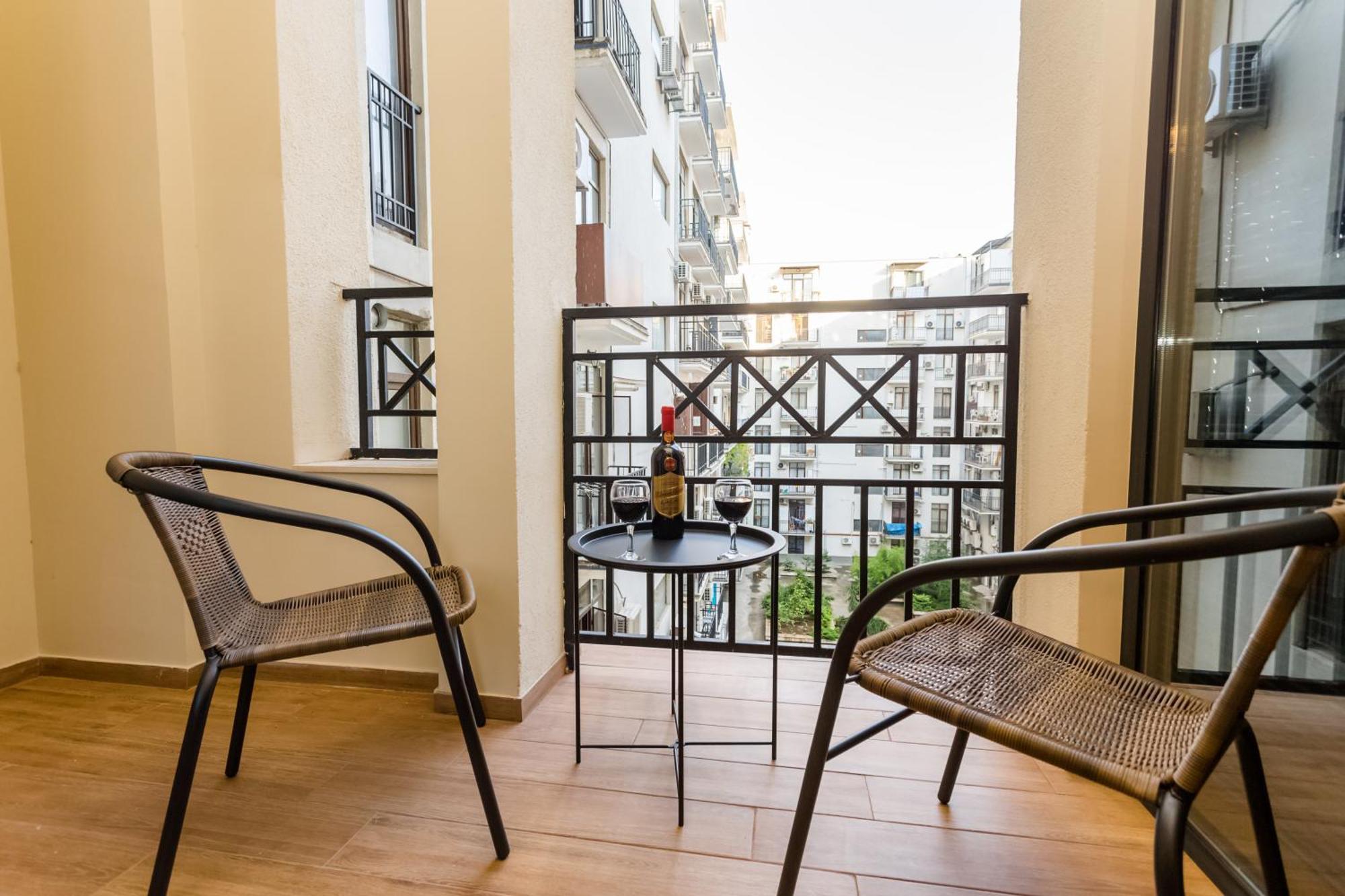 Two Bedroom Apartment In The City Center Tbilisi Exterior photo