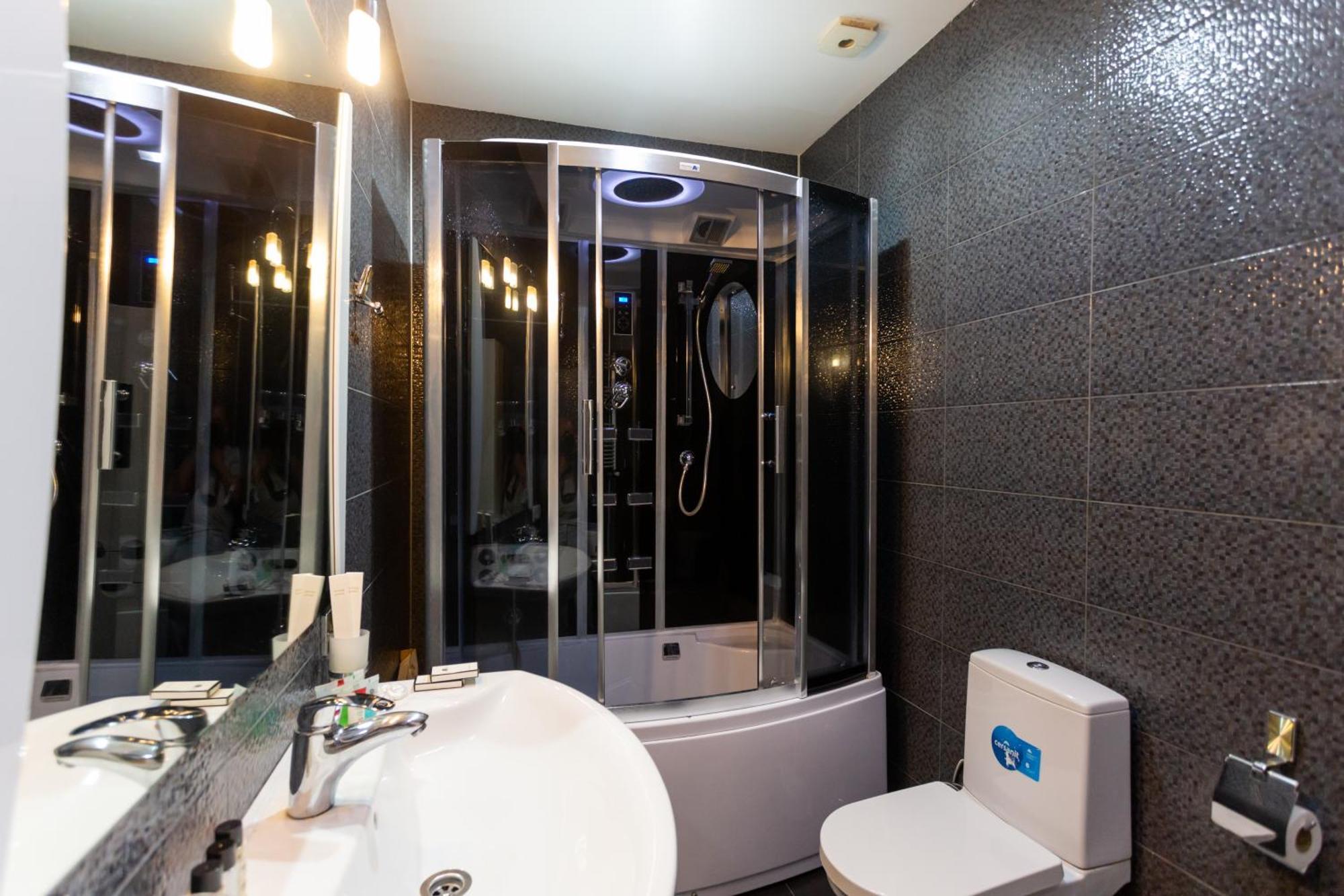 Two Bedroom Apartment In The City Center Tbilisi Exterior photo